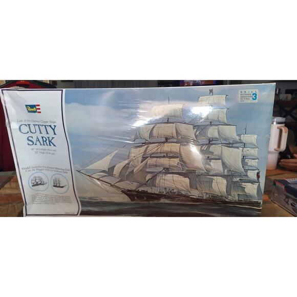 SEALED Revell Cutty Sark Clipper Ship- 1:96 36"l- H-399- crew, lifeboats, flags! - Picture 1 of 13